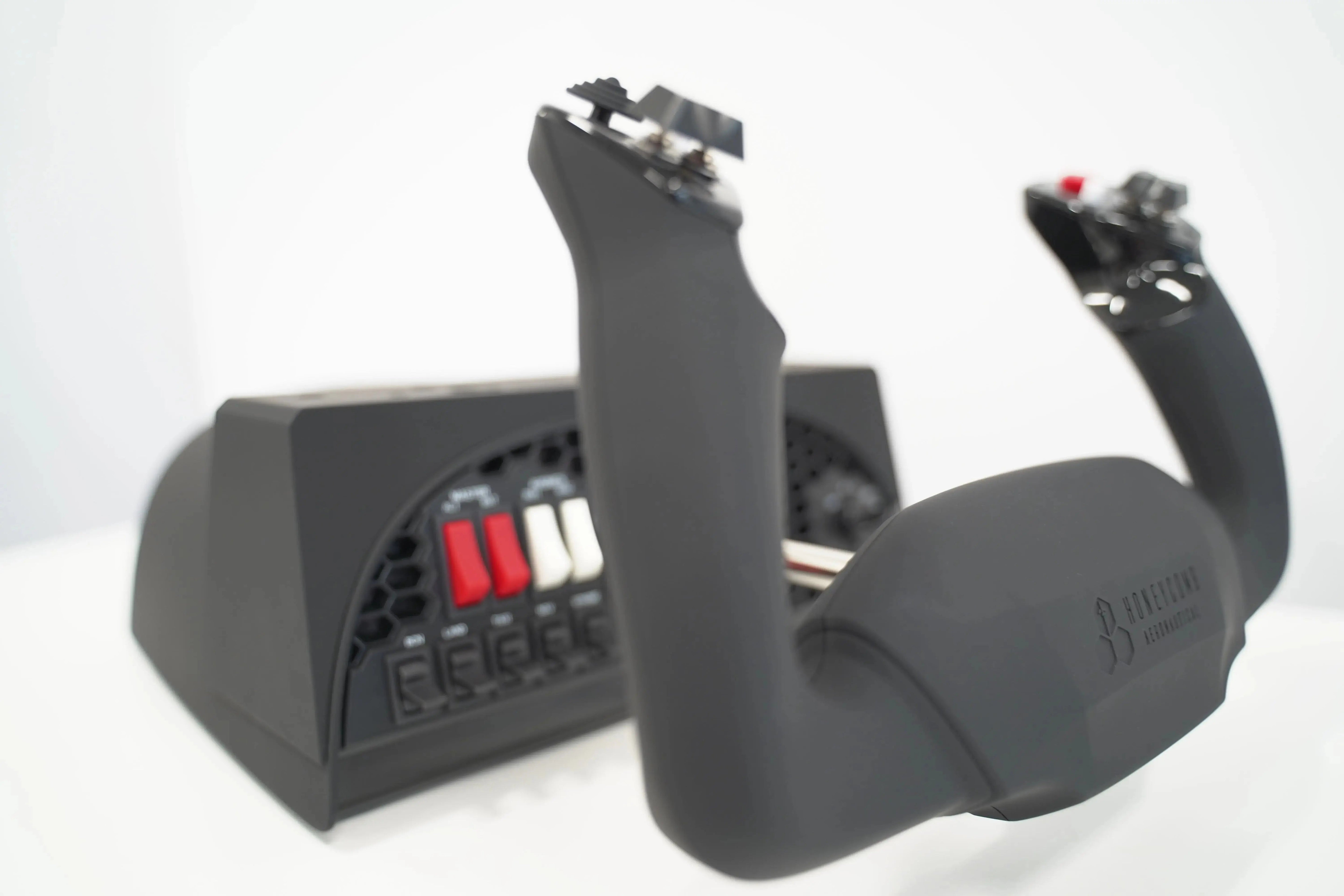 Manche Honeycomb Alpha Flight Controls + painel de interruptores (PC)