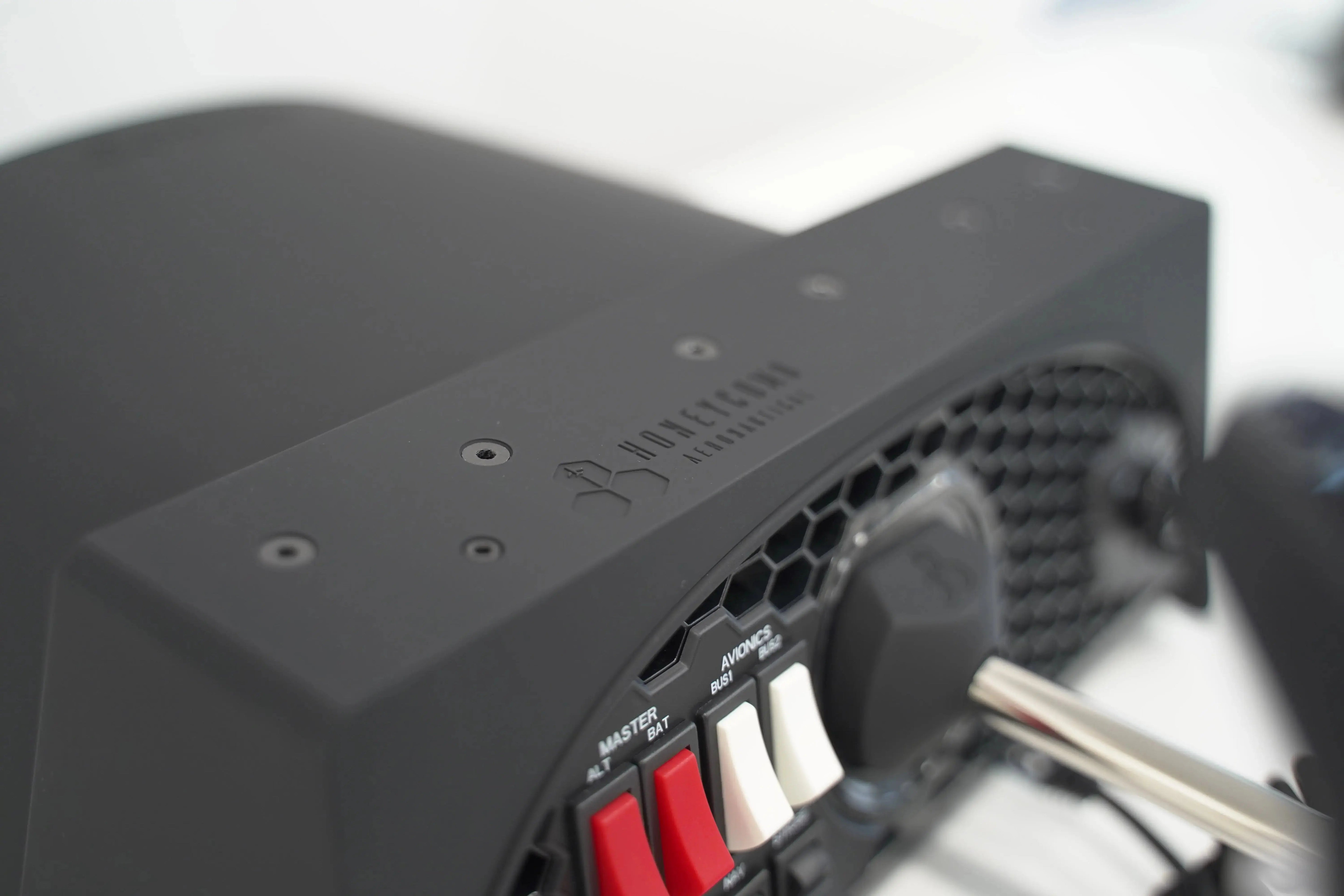 Manche Honeycomb Alpha Flight Controls + painel de interruptores (PC)